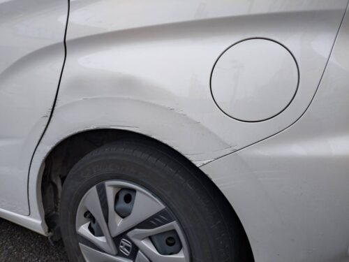 フリード広範囲修理前